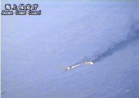 (4) Suspicious ship flees despite Coast Guard's halt order